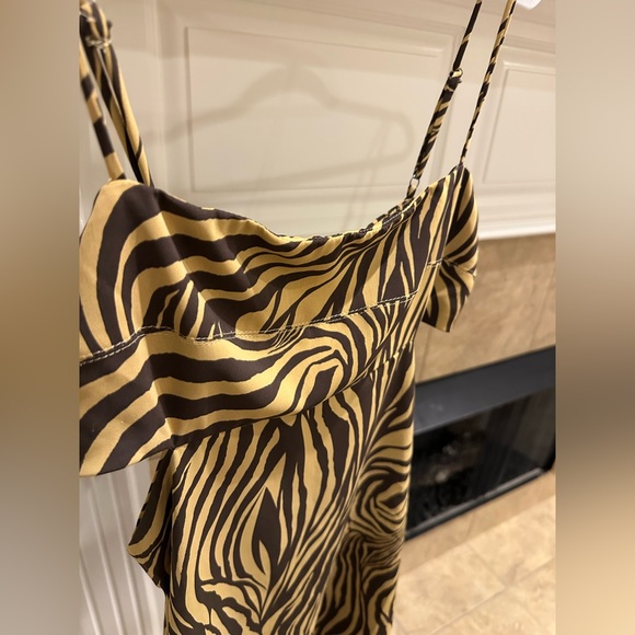 Tiger print Cut Out Dress - Picture 4 of 13